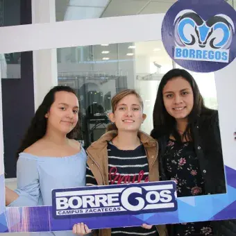 Los alumnos de preparatoria y profesional degustaron de los tradicionales chilaquiles por el inicio del semestre enero-mayo 2018.