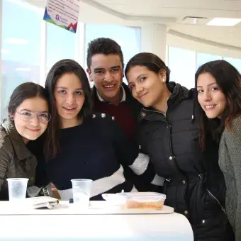 Los alumnos de preparatoria y profesional degustaron de los tradicionales chilaquiles por el inicio del semestre enero-mayo 2018.