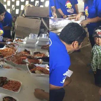los chicos entregando las comidas