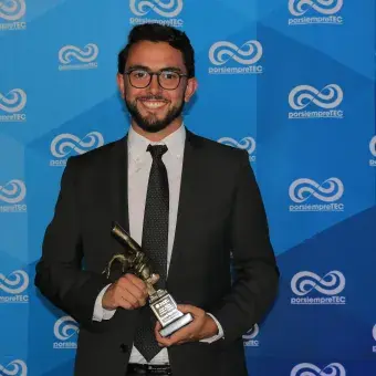 Luis Minjares, Premio Sentido Humano.