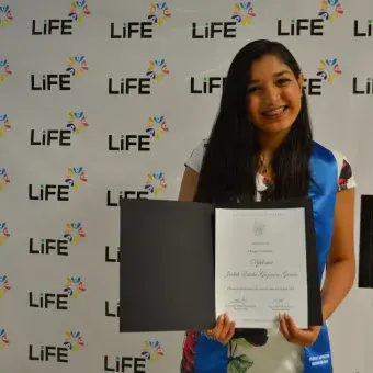 Premian perseverancia de alumnos LiFE