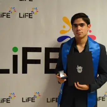 Premian perseverancia de alumnos LiFE