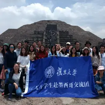 Fotogalería visita Universidad de Fudán