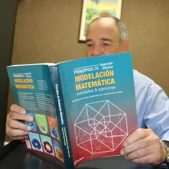 El profesor Ramón Llanes es autor del libro “Principios de Modelación Matemática”