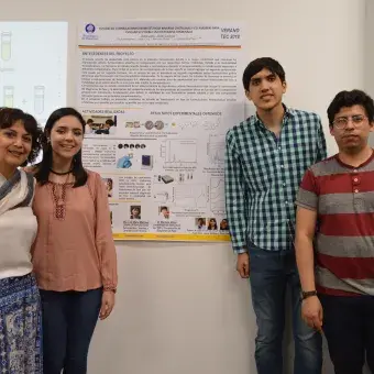 Alumnos del verano con su profesora, Luz María Martínez