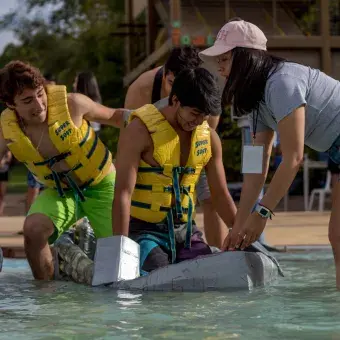 La Regata Industrial organizada por la Sociedad de Alumnos de Ingeniería Industrial y de Sistemas (SAIIS), se llevó a cabo en las instalaciones del parque acuático Ixtapan de la Sal en el Estado de México.