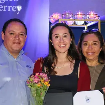 Nuestro maestros galardonados aprovecharon para tomarse fotos con sus familias.