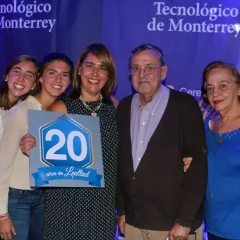 Nuestro maestros galardonados aprovecharon para tomarse fotos con sus familias.