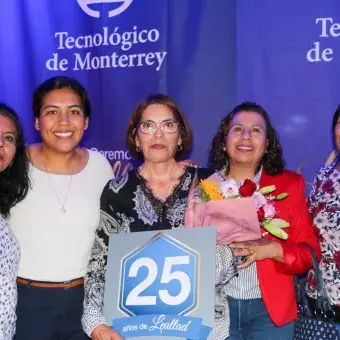 Nuestro maestros galardonados aprovecharon para tomarse fotos con sus familias.