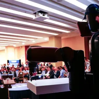 Baxter enfrente al publico