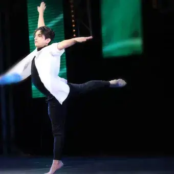 Ricardo Salinas forma parte del equipo representativo de danza moderna en el campus Monterrey