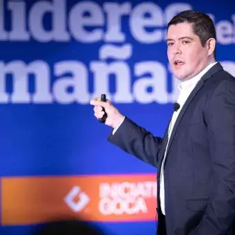 Invitados dan palabras para reconocer el talento académico de los líderes del mañana