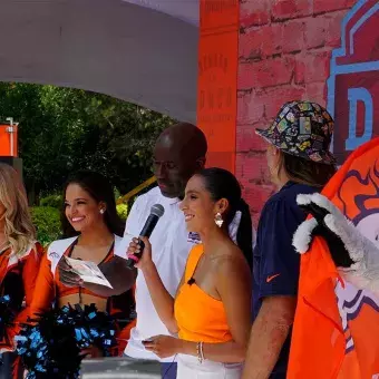Denver Broncos presentan pick durante la sexta ronda del NFL Draft en Tec campus Santa Fe