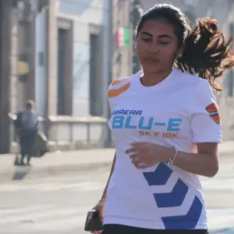 Chica corriendo