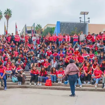 Alumnos de 3er semestre de PrepaTec preparándose para el Voluntariado 