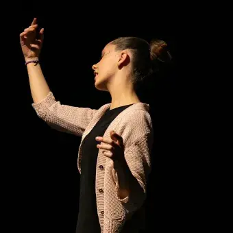 Monólogo de danza y ballet del representativo de teatro